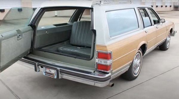 В комби автомобили, предназначени най-вече за семейства, се монтираха седалки, които можеха да се обръщат в посока, обратна на движението. Идеята е там да седят деца и да се забавляват.